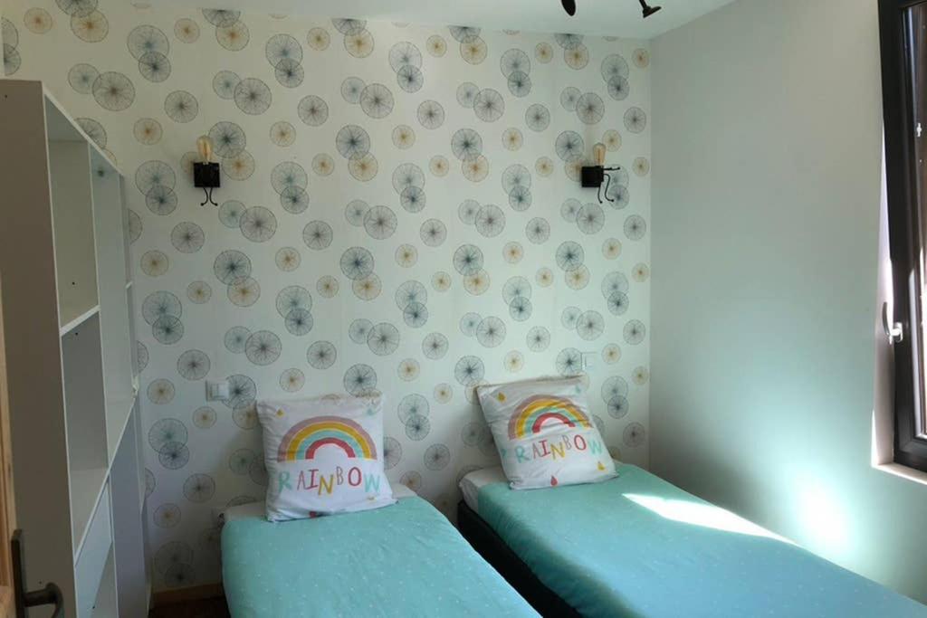 Pays-de-Belvès. Maison entre campagne et village. Extérieur photo