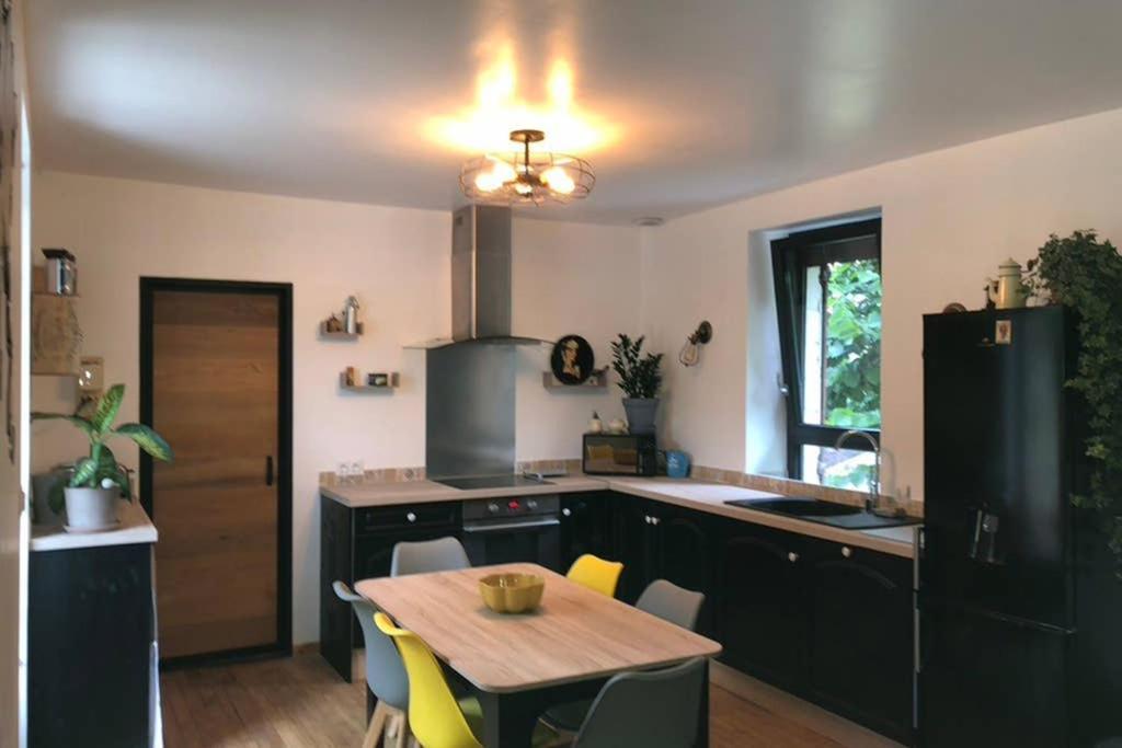 Pays-de-Belvès. Maison entre campagne et village. Extérieur photo