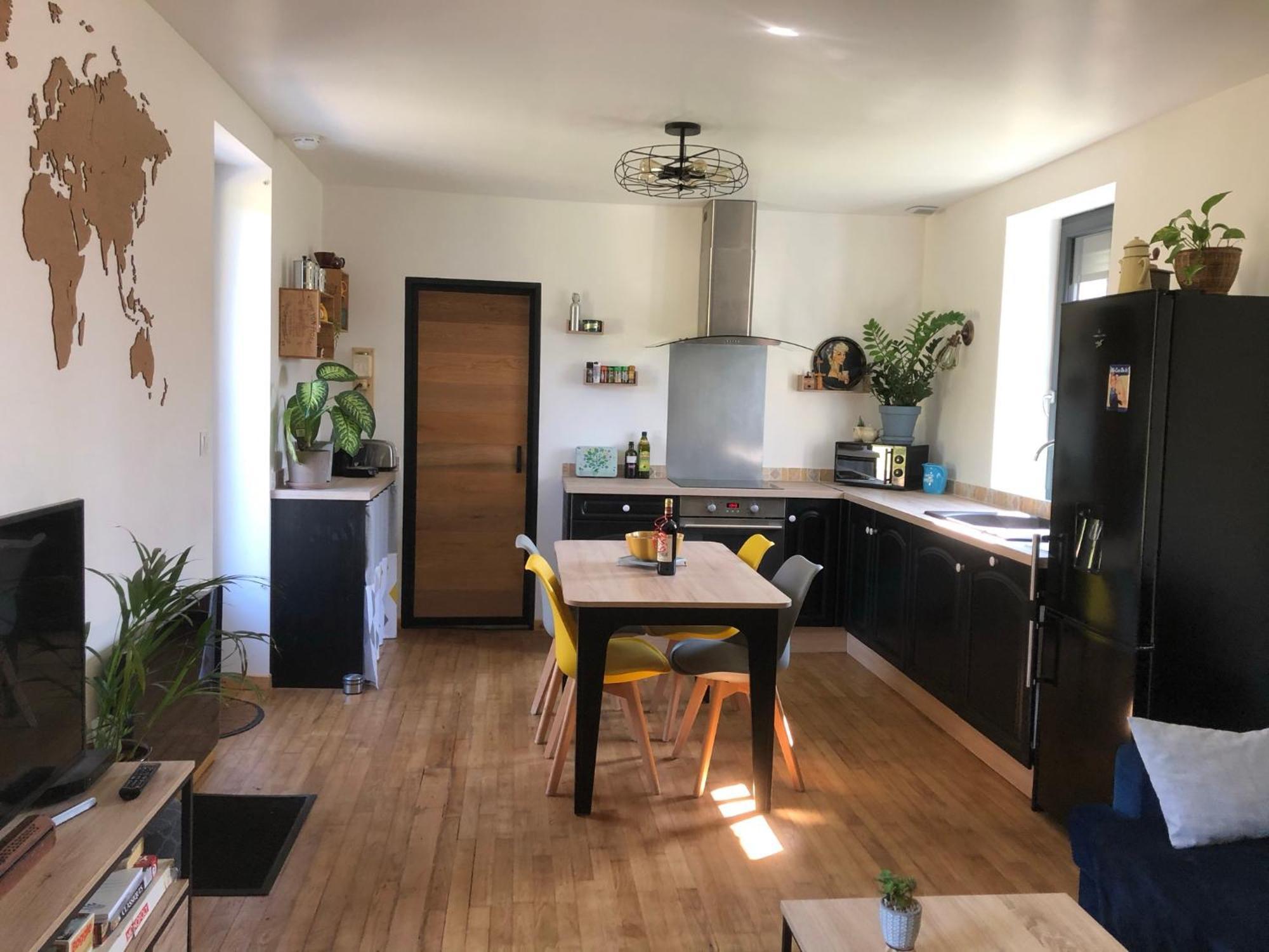 Pays-de-Belvès. Maison entre campagne et village. Extérieur photo
